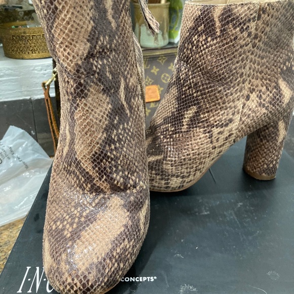 EUC Fabulous snake print ankle boots - Picture 4 of 7